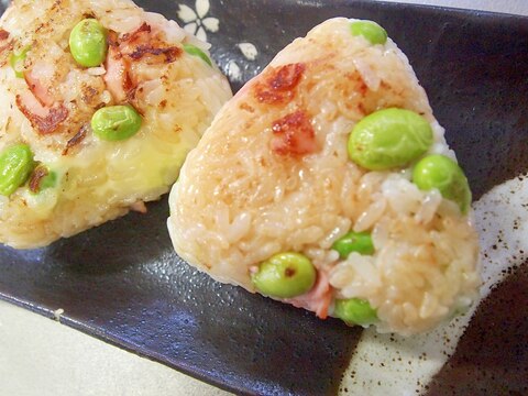 チーズと枝豆の焼きおにぎり